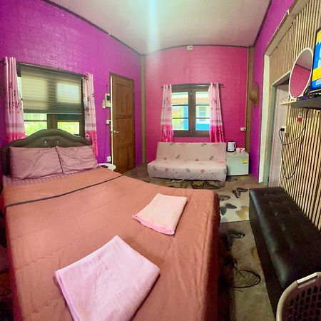 Lee Red House Hotel Ban Lak Uan Bagian luar foto